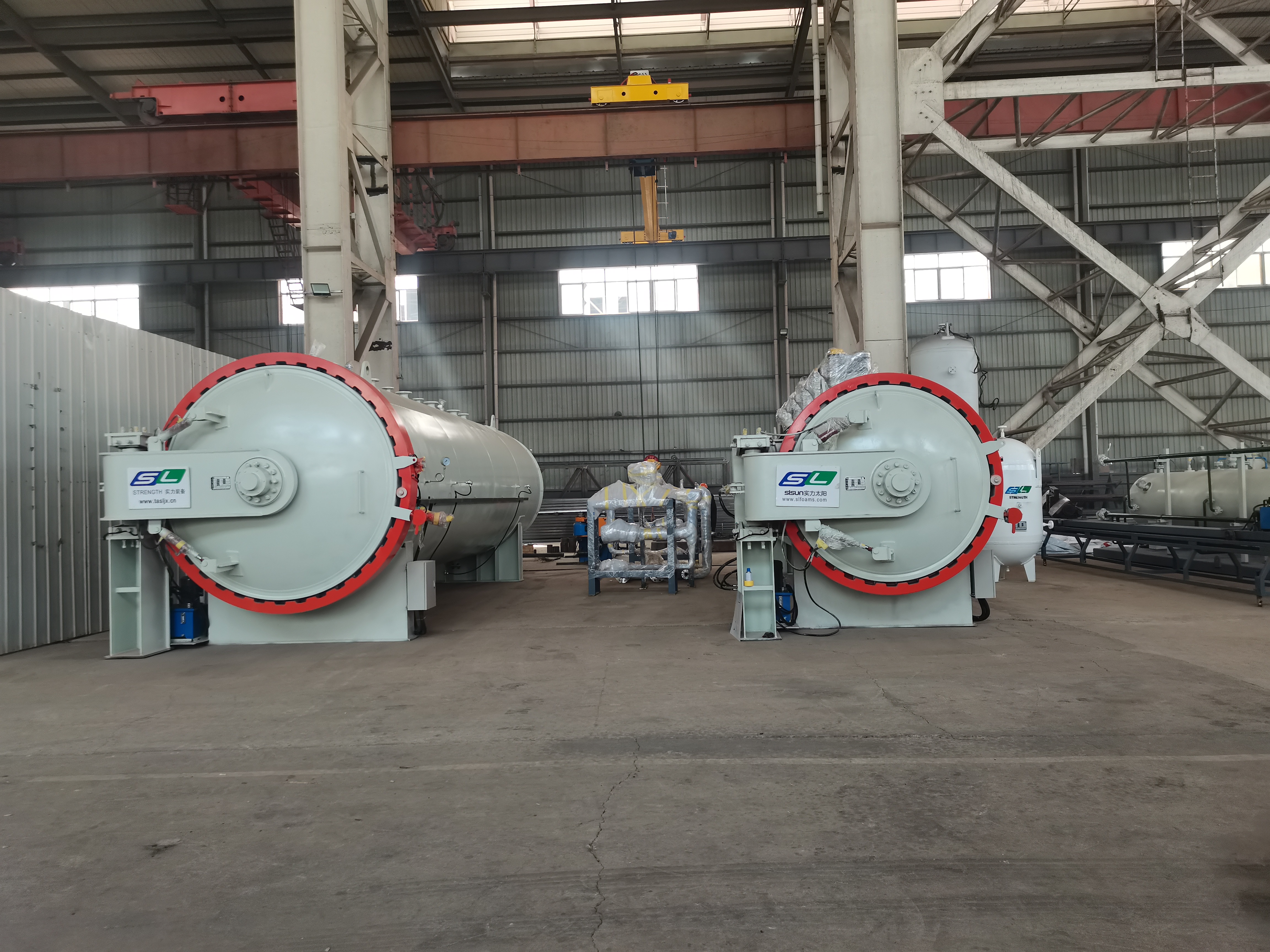 DN2000、DN2400兩臺(tái)新材料熱壓罐發(fā)往江蘇